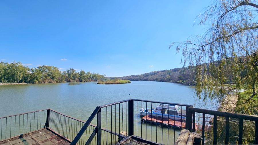  Bedroom Property for Sale in Vaaloewer Gauteng