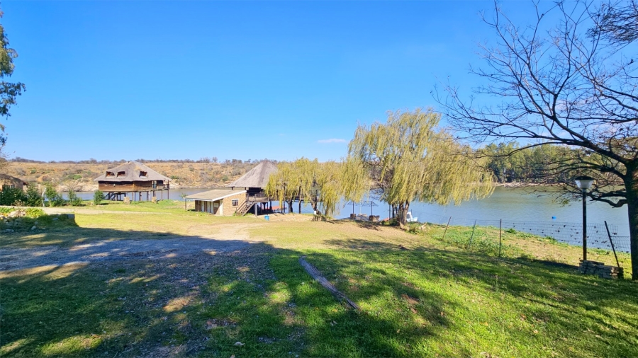  Bedroom Property for Sale in Vaaloewer Gauteng