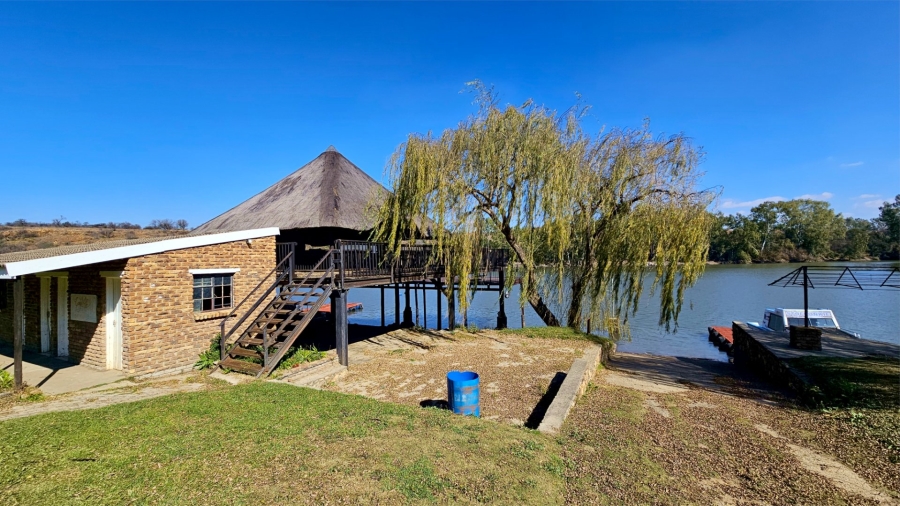  Bedroom Property for Sale in Vaaloewer Gauteng