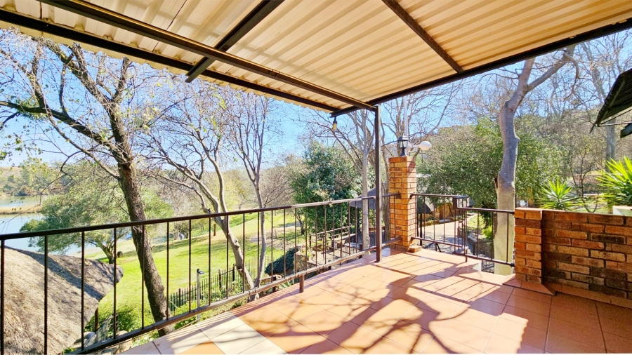  Bedroom Property for Sale in Vaaloewer Gauteng