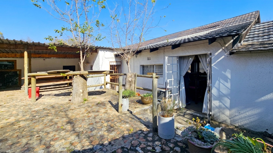  Bedroom Property for Sale in Vaaloewer Gauteng