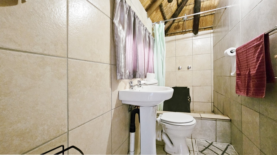  Bedroom Property for Sale in Vaaloewer Gauteng