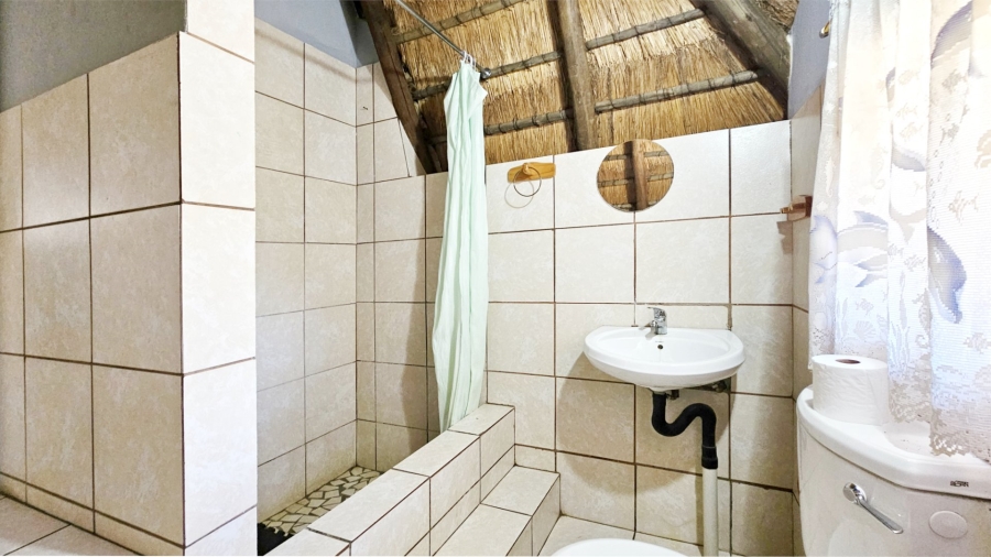  Bedroom Property for Sale in Vaaloewer Gauteng