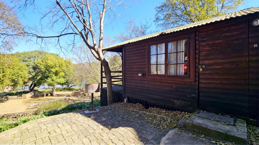  Bedroom Property for Sale in Vaaloewer Gauteng