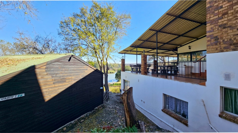  Bedroom Property for Sale in Vaaloewer Gauteng