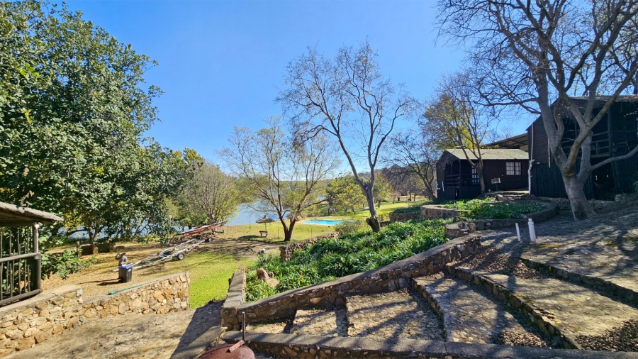  Bedroom Property for Sale in Vaaloewer Gauteng