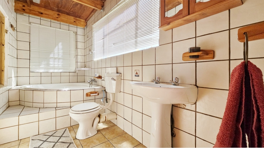  Bedroom Property for Sale in Vaaloewer Gauteng