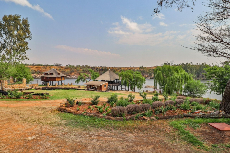  Bedroom Property for Sale in Vaaloewer Gauteng