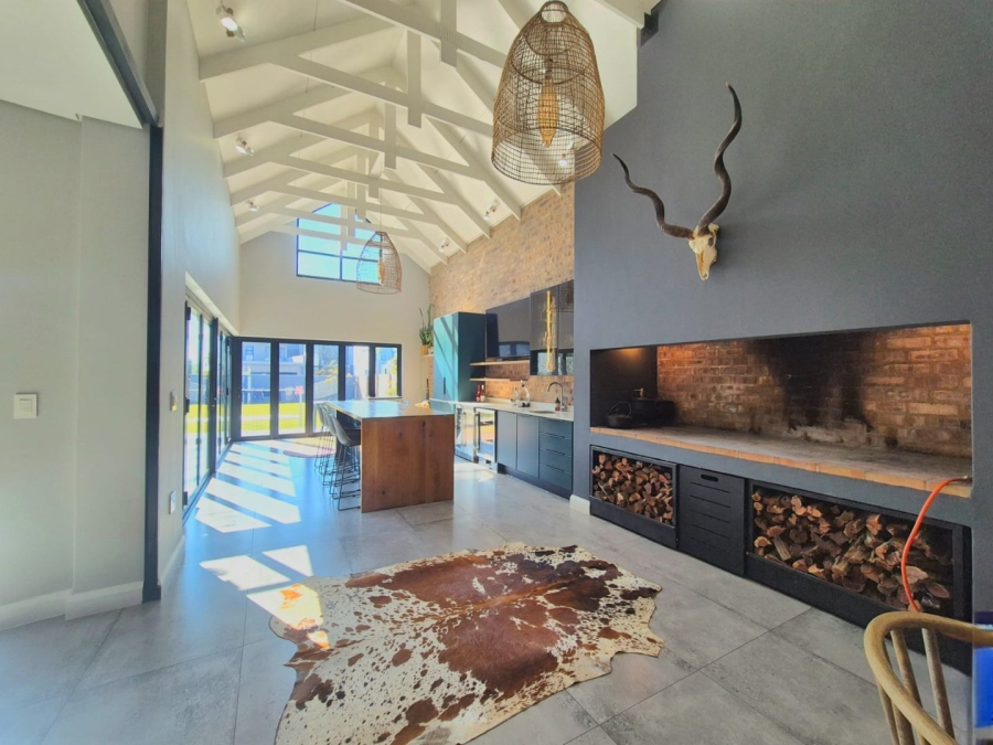 5 Bedroom Property for Sale in Midstream Heights Gauteng