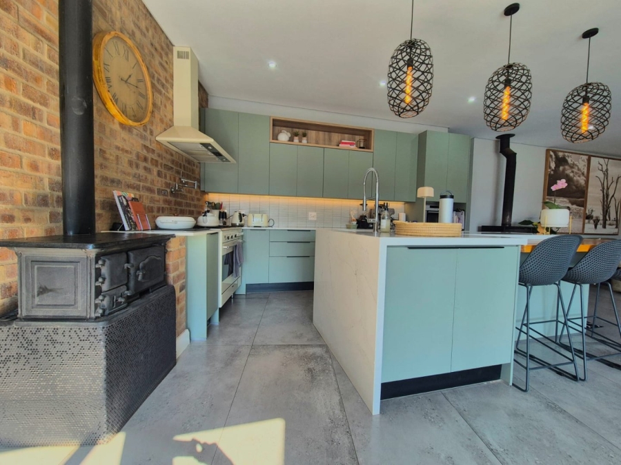 5 Bedroom Property for Sale in Midstream Heights Gauteng