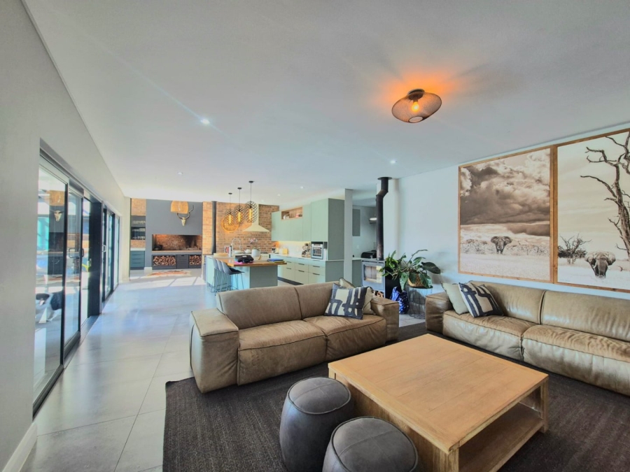 5 Bedroom Property for Sale in Midstream Heights Gauteng