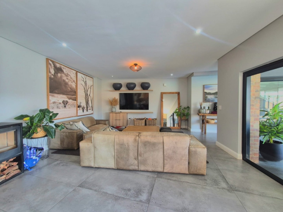 5 Bedroom Property for Sale in Midstream Heights Gauteng