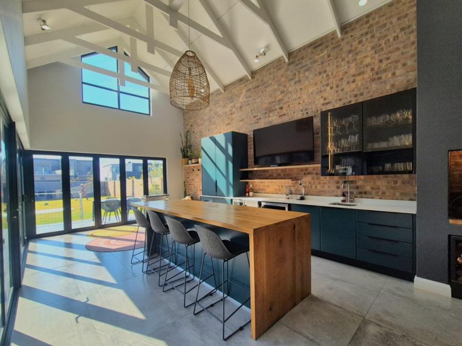 5 Bedroom Property for Sale in Midstream Heights Gauteng