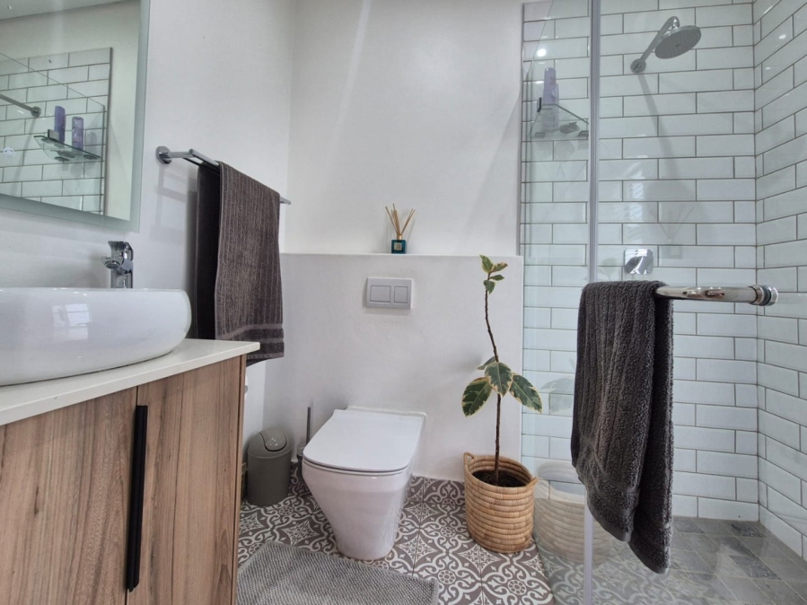 5 Bedroom Property for Sale in Midstream Heights Gauteng