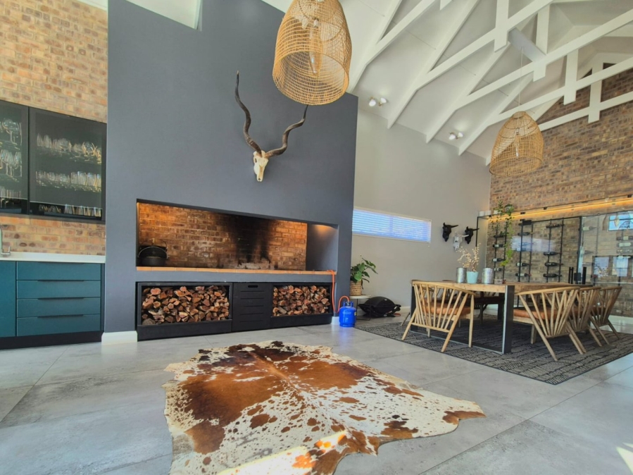 5 Bedroom Property for Sale in Midstream Heights Gauteng