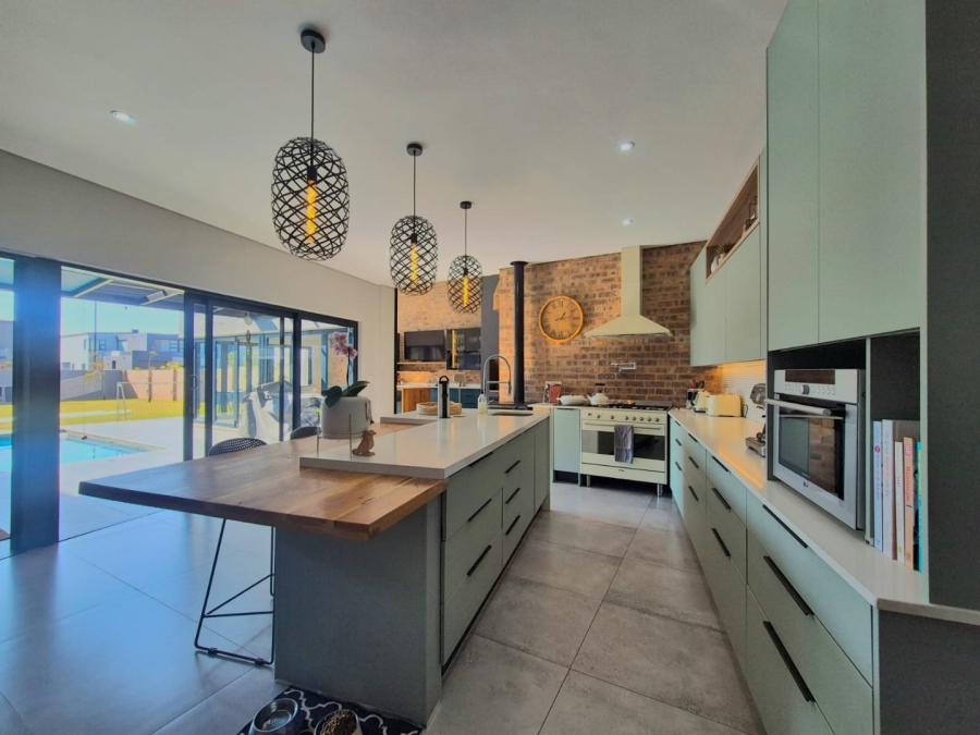5 Bedroom Property for Sale in Midstream Heights Gauteng