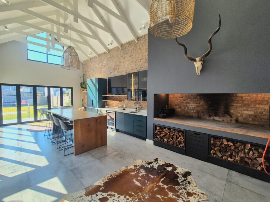 5 Bedroom Property for Sale in Midstream Heights Gauteng