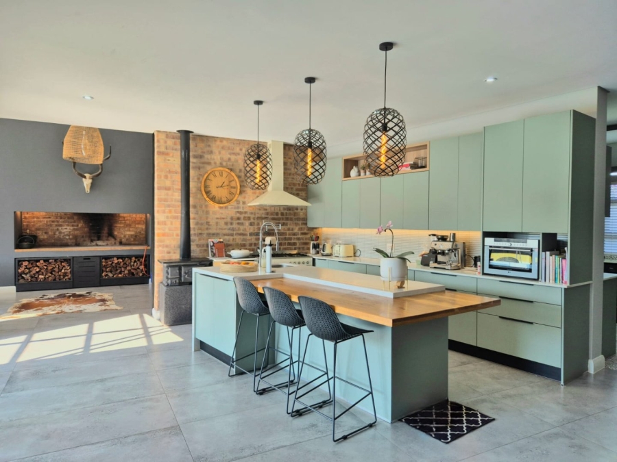 5 Bedroom Property for Sale in Midstream Heights Gauteng