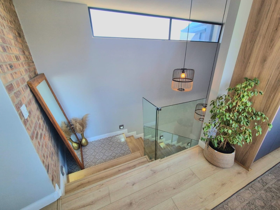 5 Bedroom Property for Sale in Midstream Heights Gauteng