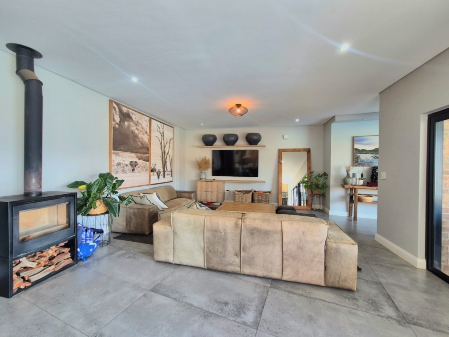 5 Bedroom Property for Sale in Midstream Heights Gauteng
