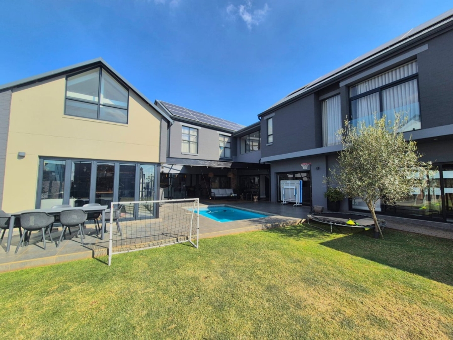 5 Bedroom Property for Sale in Midstream Heights Gauteng