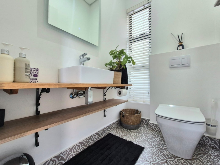 5 Bedroom Property for Sale in Midstream Heights Gauteng