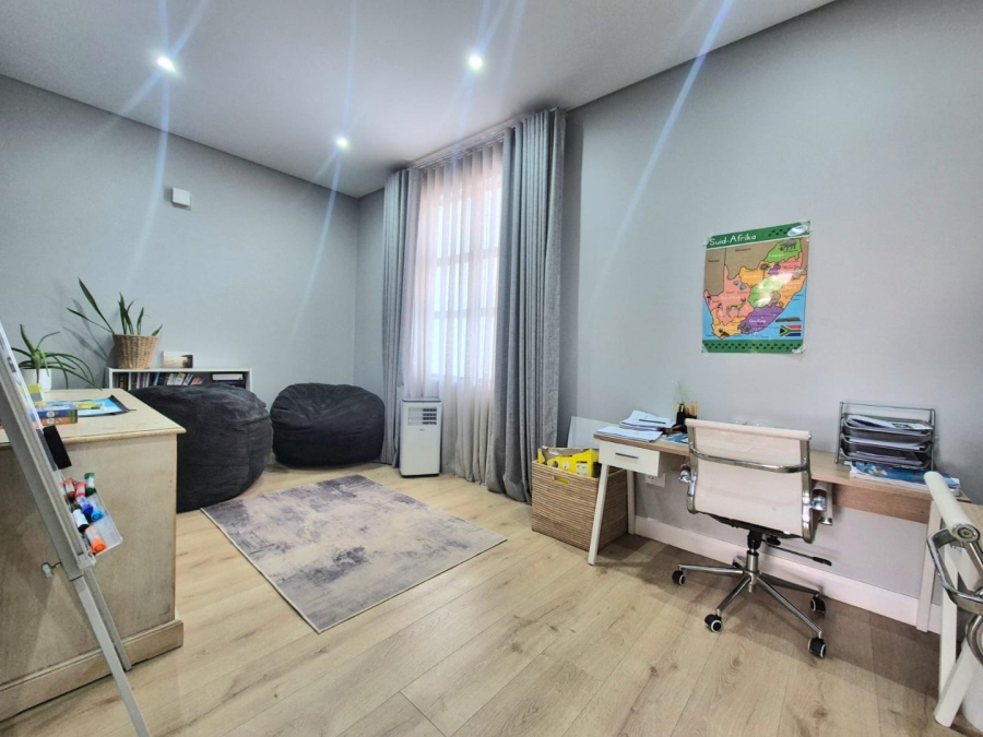 5 Bedroom Property for Sale in Midstream Heights Gauteng