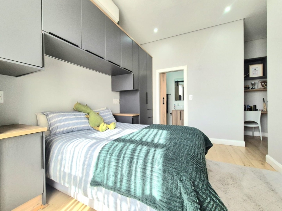 5 Bedroom Property for Sale in Midstream Heights Gauteng