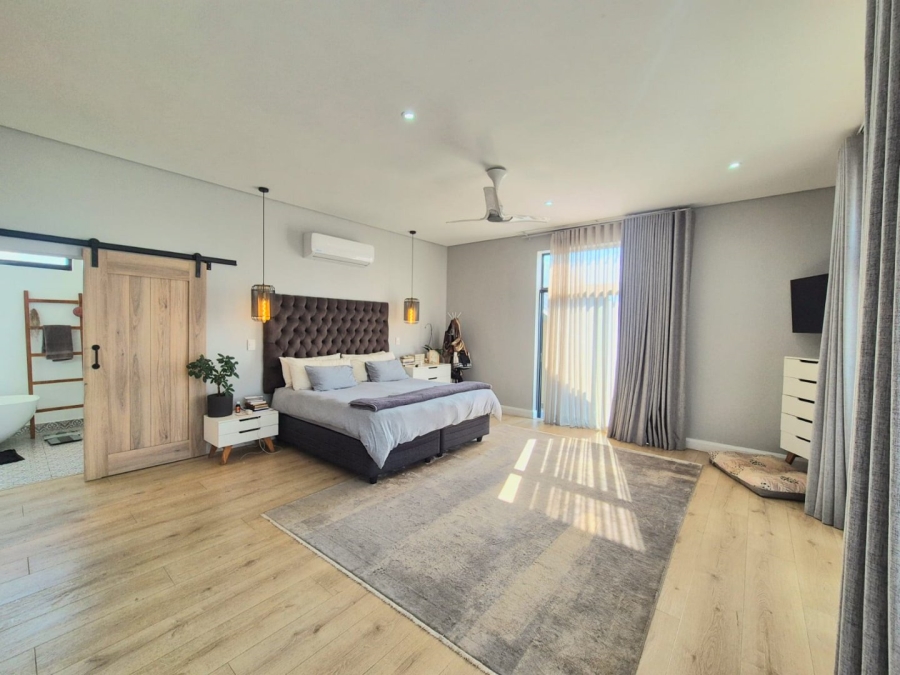 5 Bedroom Property for Sale in Midstream Heights Gauteng