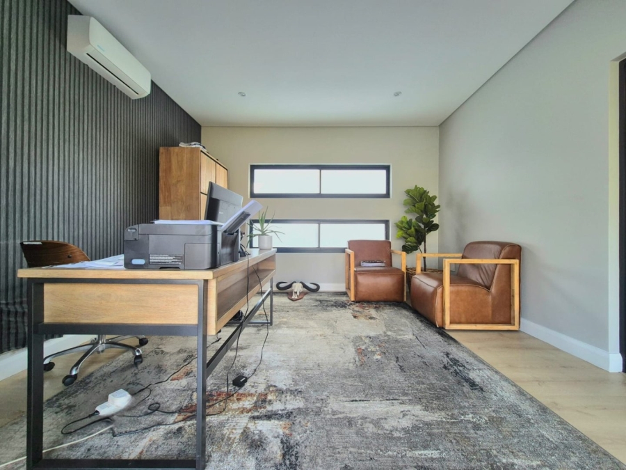 5 Bedroom Property for Sale in Midstream Heights Gauteng