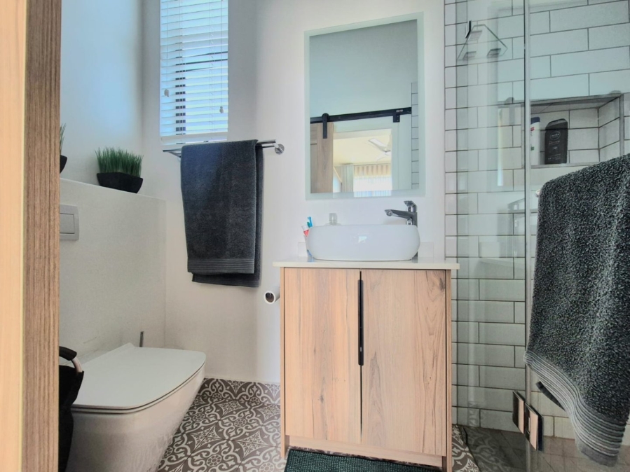 5 Bedroom Property for Sale in Midstream Heights Gauteng