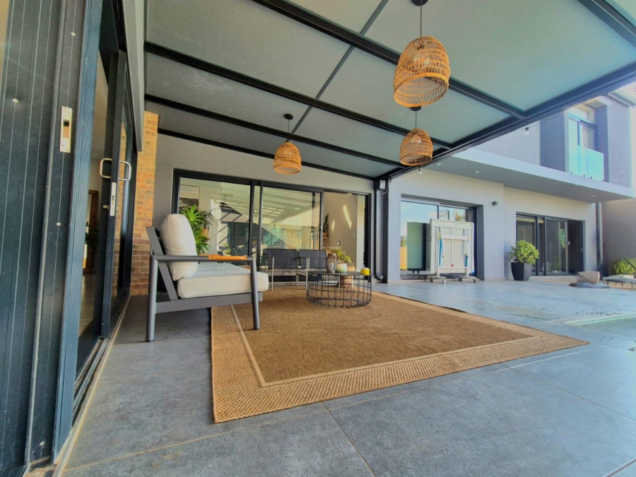 5 Bedroom Property for Sale in Midstream Heights Gauteng