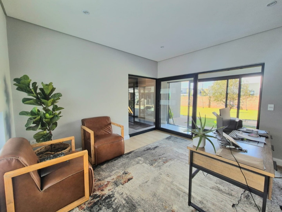 5 Bedroom Property for Sale in Midstream Heights Gauteng