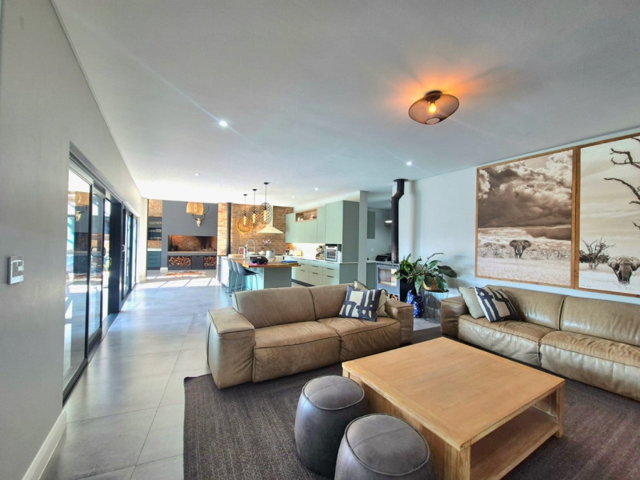 5 Bedroom Property for Sale in Midstream Heights Gauteng