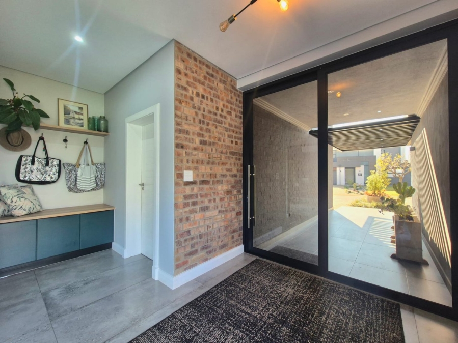 5 Bedroom Property for Sale in Midstream Heights Gauteng
