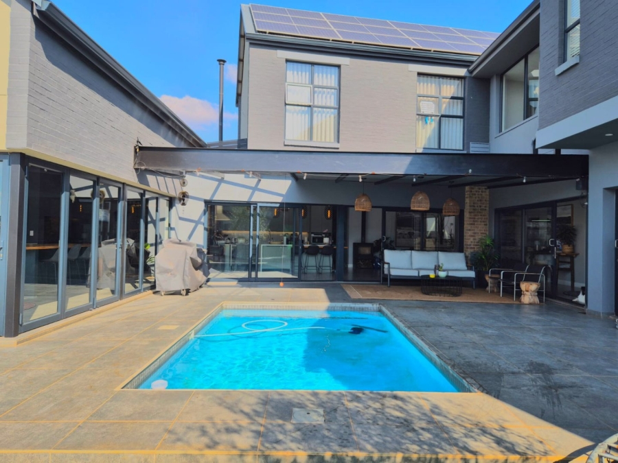 5 Bedroom Property for Sale in Midstream Heights Gauteng