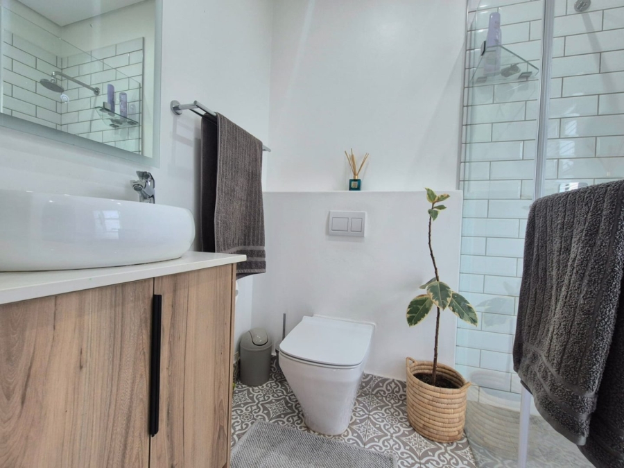 5 Bedroom Property for Sale in Midstream Heights Gauteng