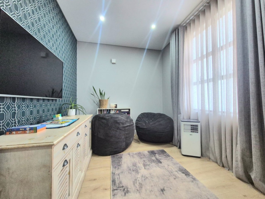 5 Bedroom Property for Sale in Midstream Heights Gauteng