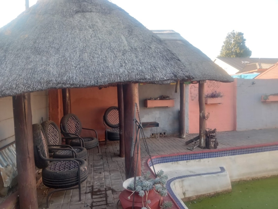 7 Bedroom Property for Sale in Danville Gauteng