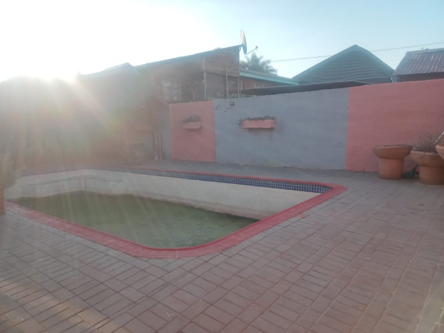 7 Bedroom Property for Sale in Danville Gauteng