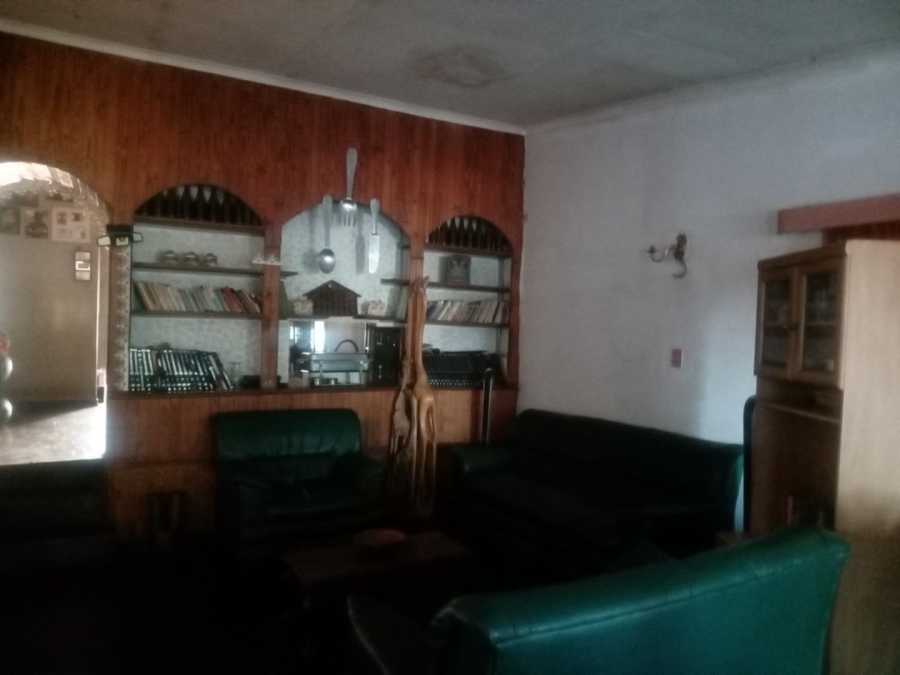7 Bedroom Property for Sale in Danville Gauteng