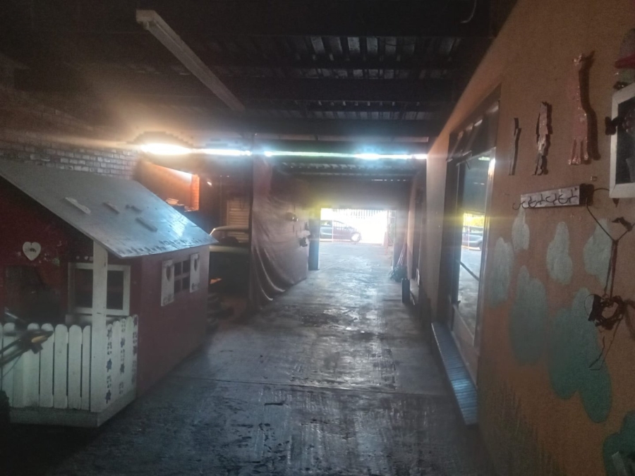 7 Bedroom Property for Sale in Danville Gauteng