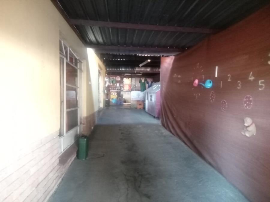 7 Bedroom Property for Sale in Danville Gauteng