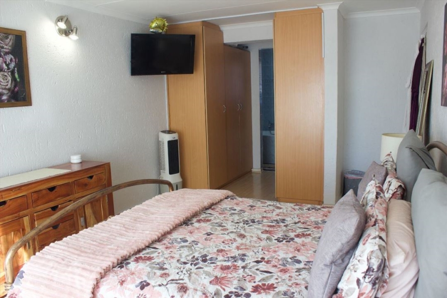 3 Bedroom Property for Sale in Glen Marais Gauteng