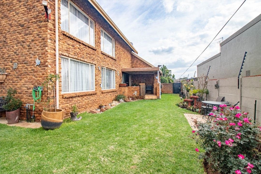 3 Bedroom Property for Sale in Glen Marais Gauteng