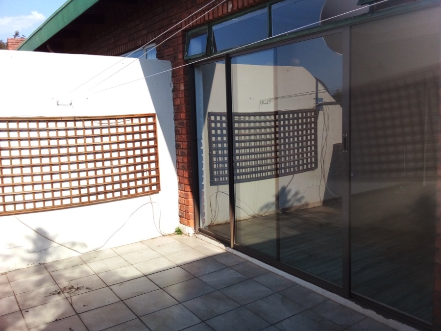 To Let 2 Bedroom Property for Rent in Eldoraigne Gauteng