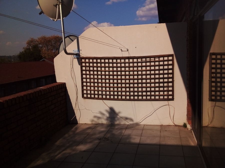 To Let 2 Bedroom Property for Rent in Eldoraigne Gauteng