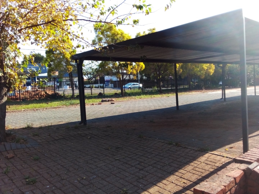 To Let 2 Bedroom Property for Rent in Eldoraigne Gauteng