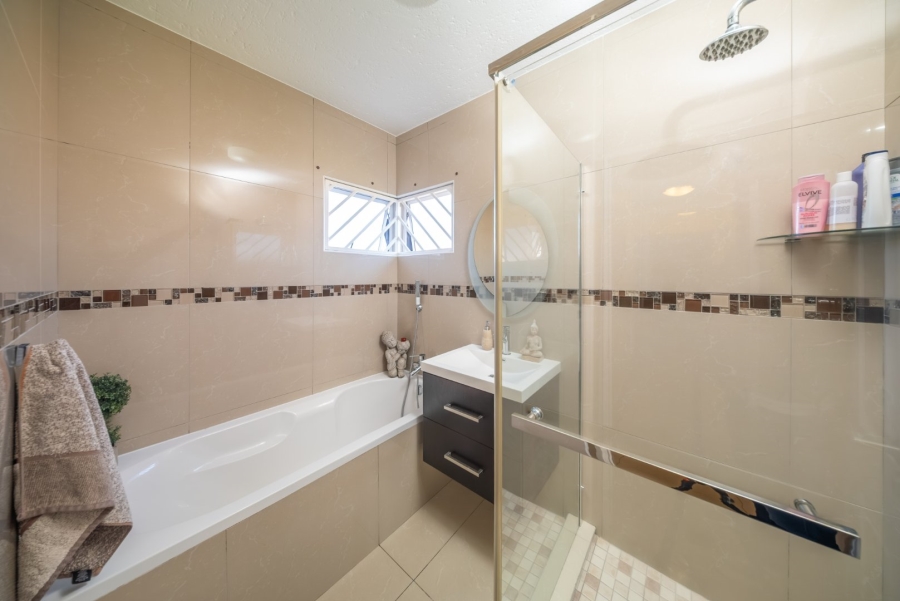  Bedroom Property for Sale in Wannenburghoogte Gauteng