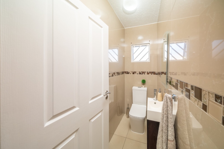 Bedroom Property for Sale in Wannenburghoogte Gauteng